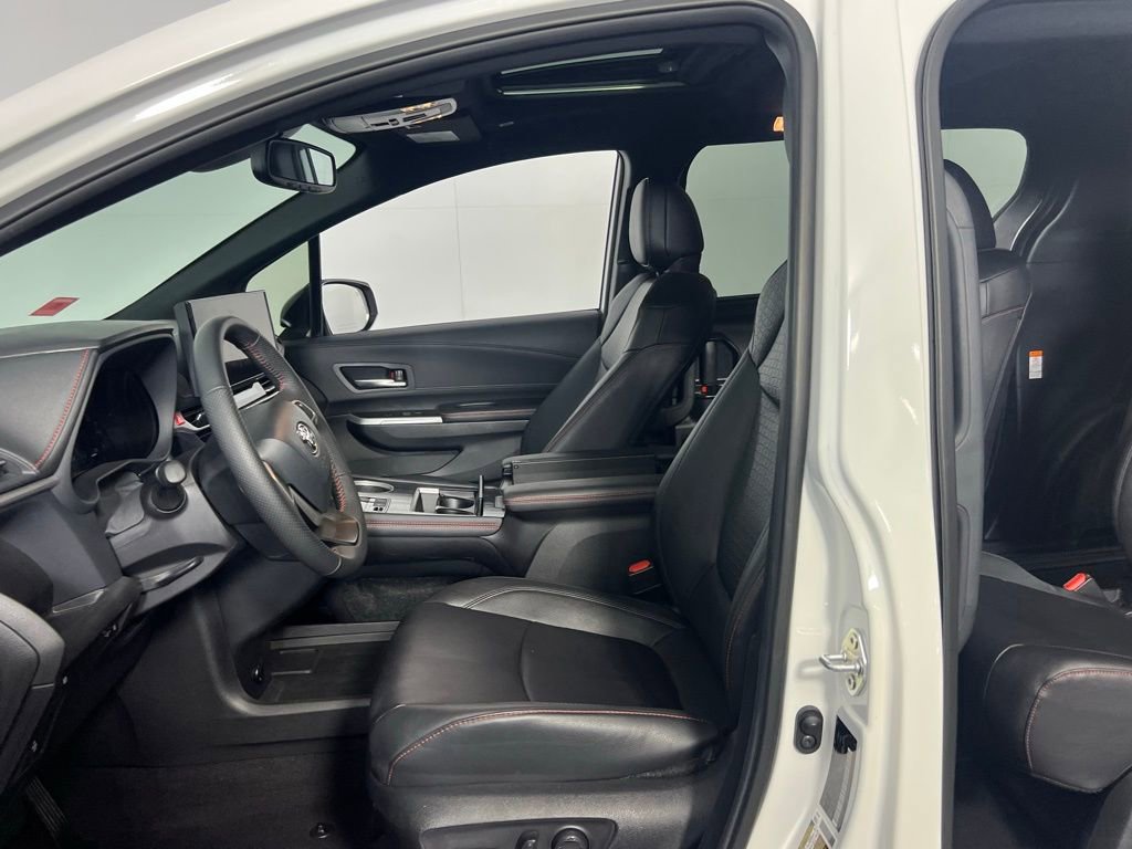 Used 2025 Toyota Sienna XSE image 21