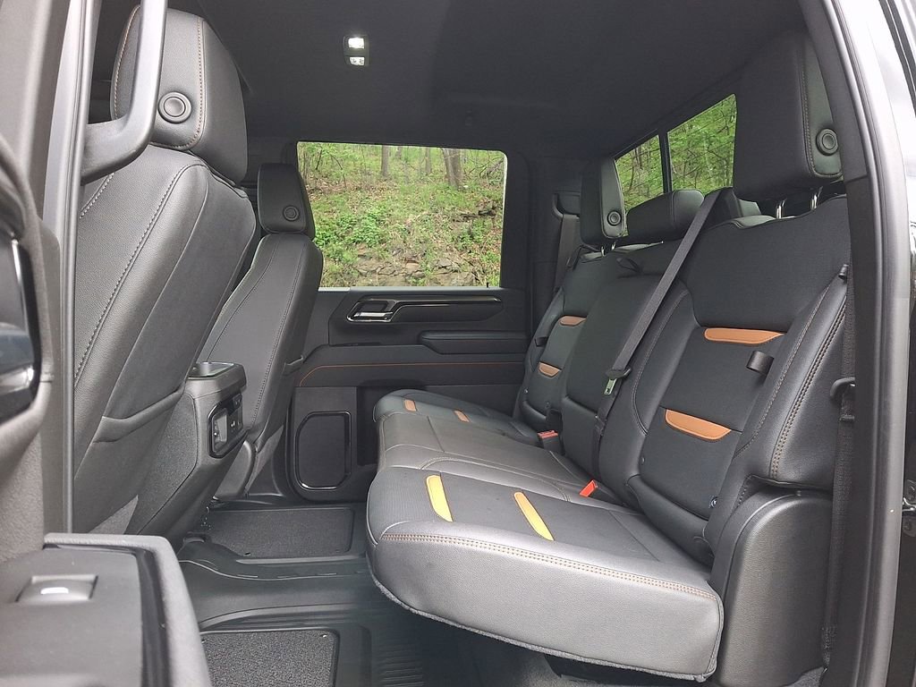 Used 2025 GMC Sierra 2500 AT4 w/ AT4 Premium Plus Package AWD/4WD image 10