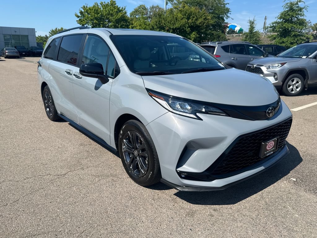 Used 2026 Toyota Sienna XSE AWD/4WD image 12