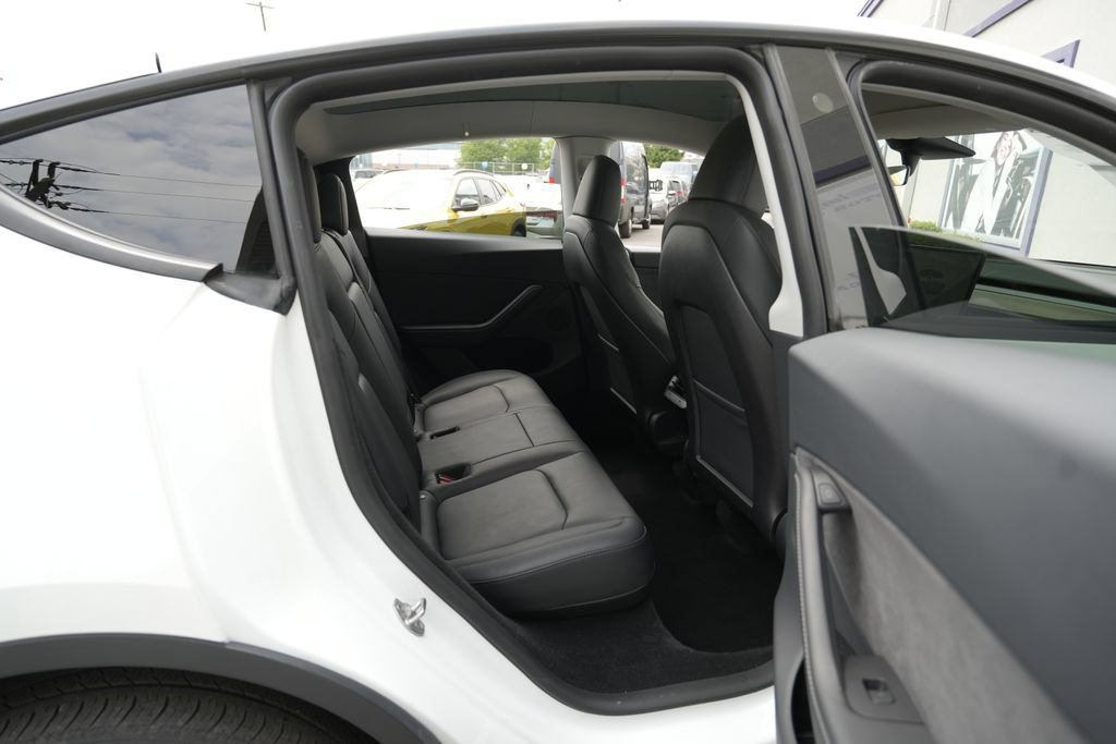 Used 2023 Tesla Model Y AWD image 38
