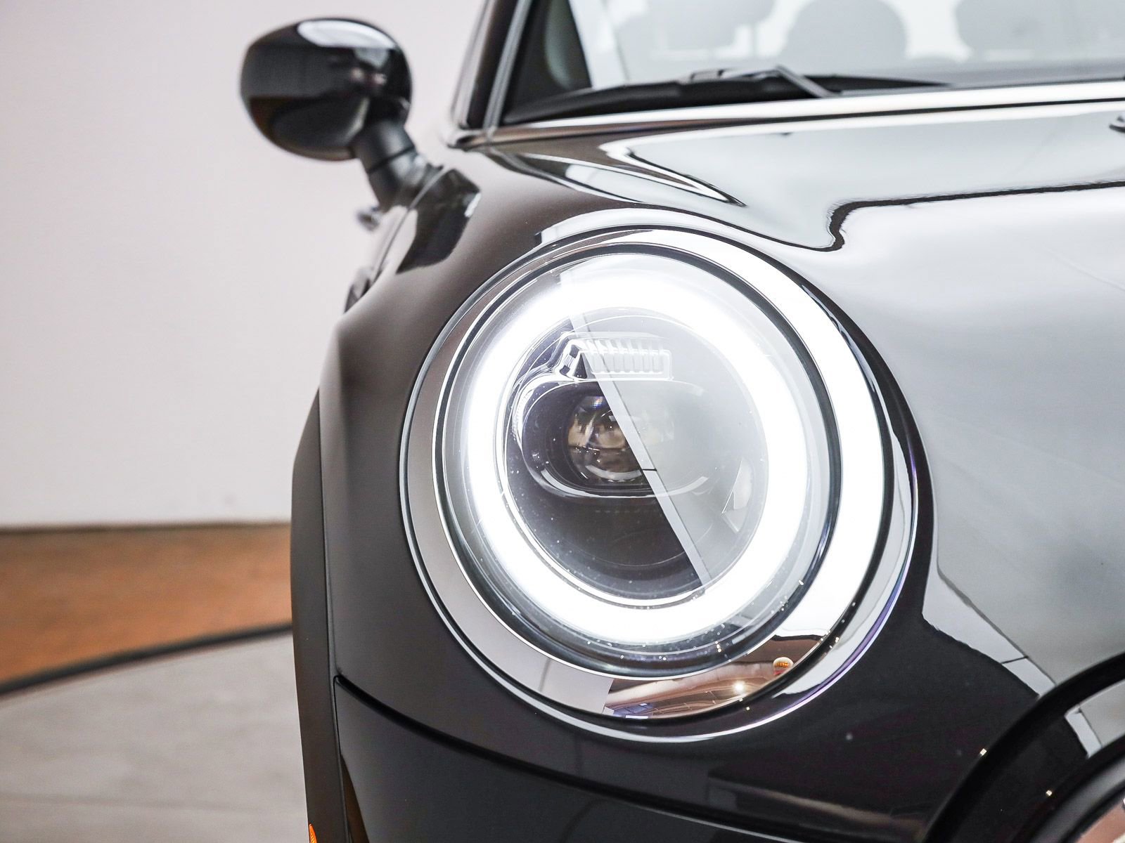 Used 2024 MINI Cooper 4-Door Hardtop w/ Signature Upholstery Package image 8