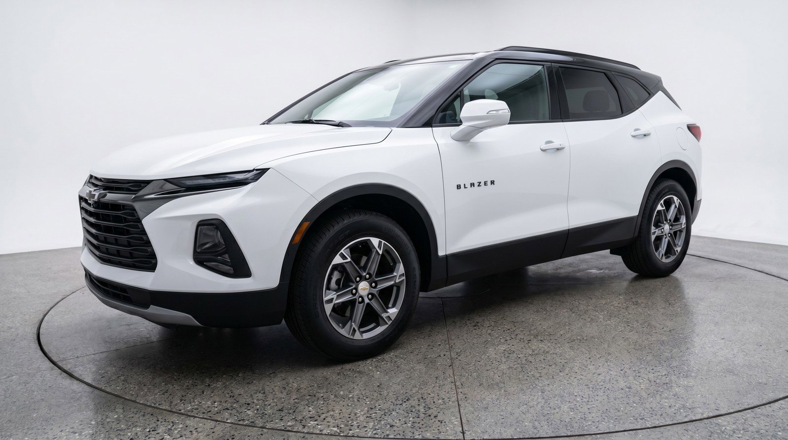 Used 2025 Chevrolet Blazer LT FWD image 3