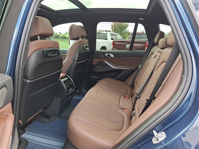 Used 2022 BMW X5 M50i image 13