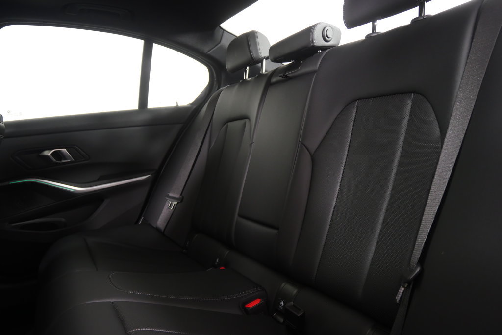 Used 2025 BMW 330i Sedan RWD image 13
