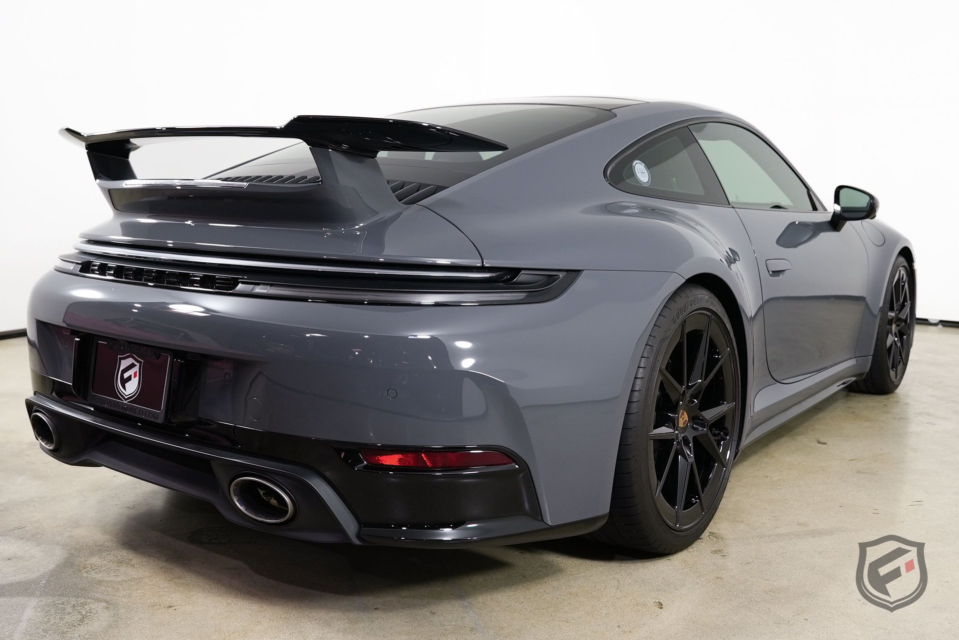 Used 2025 Porsche 911 Carrera RWD image 9