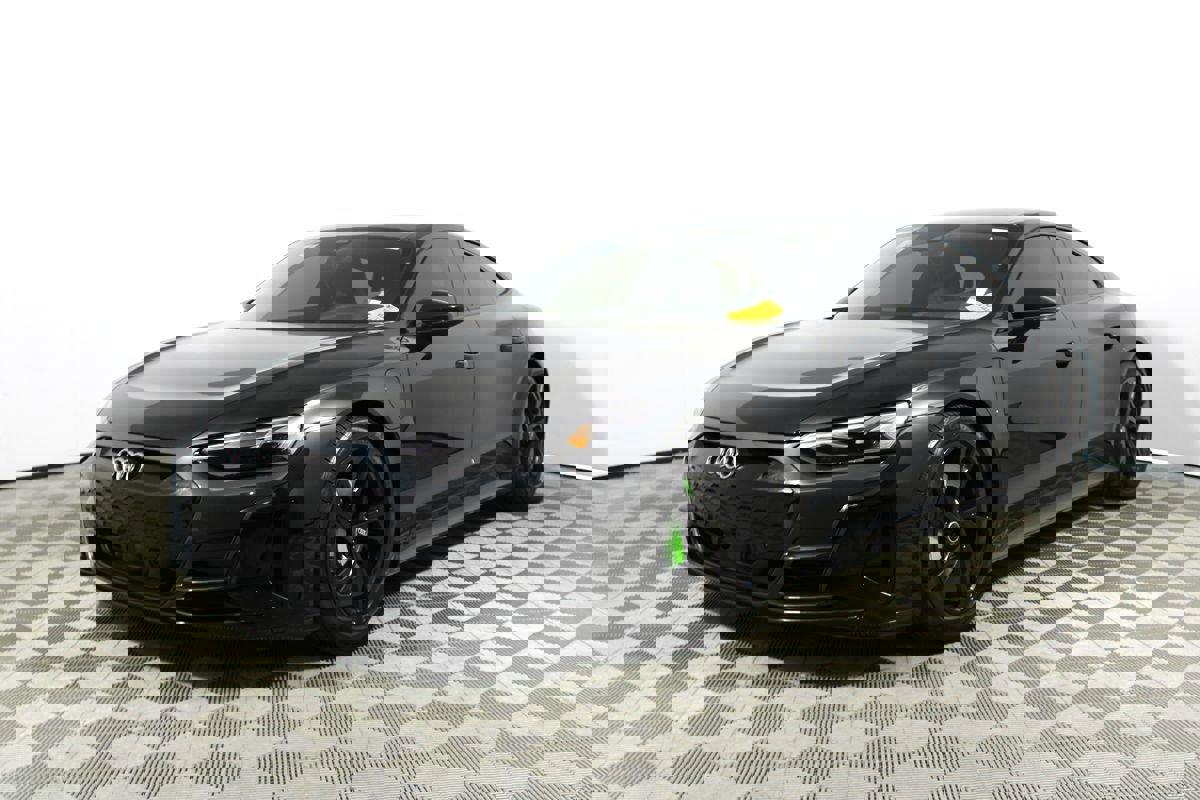 Used 2024 Audi e-tron GT Premium Plus image 41