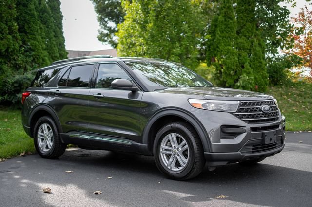 Used 2020 Ford Explorer XLT AWD/4WD image 3