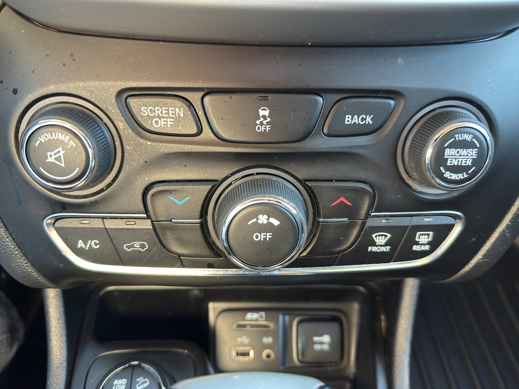 Used 2017 Jeep Cherokee Trailhawk image 12