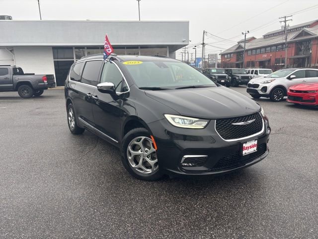 Used 2023 Chrysler Pacifica Limited image 2