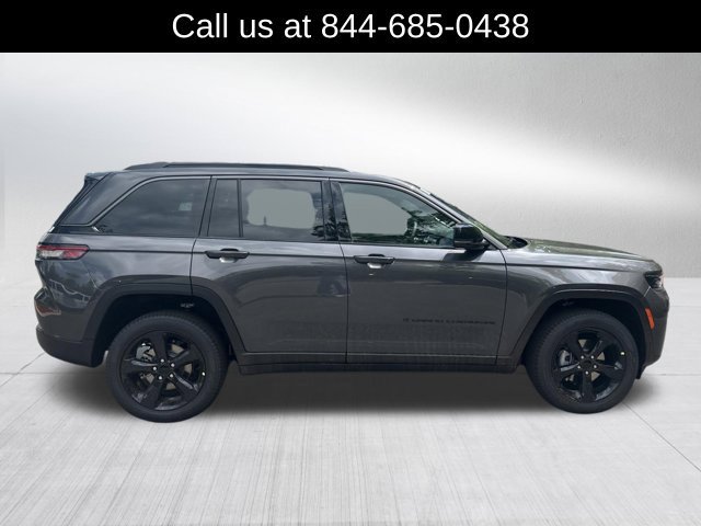 New 2026 Jeep Grand Cherokee Limited w/ Limited Altitude Package AWD/4WD image 4