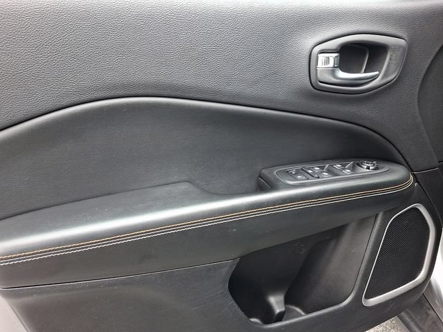 Used 2018 Jeep Compass Latitude w/ Safe & Security Group AWD/4WD image 13