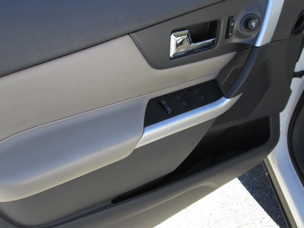 Used 2013 Ford Edge Limited image 12