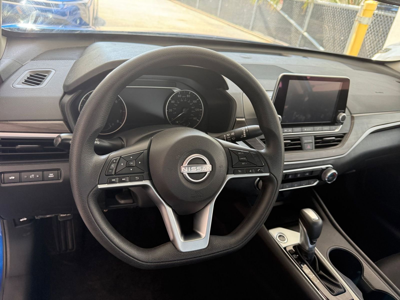 Used 2025 Nissan Altima 2.5 SV FWD image 28