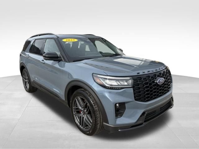 Used 2025 Ford Explorer ST image 8