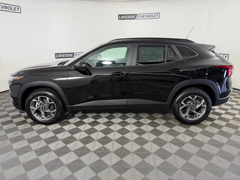 New 2026 Chevrolet Trax LT w/ Driver Confidence Package FWD image 3
