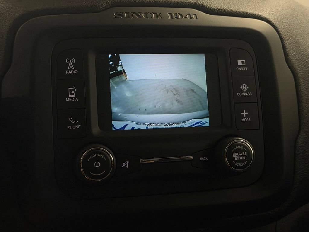 Used 2015 Jeep Renegade Latitude w/ Popular Equipment Group AWD/4WD image 18