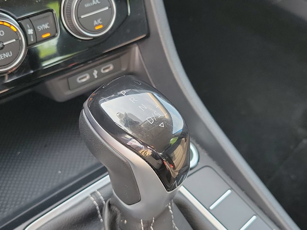 Used 2024 Volkswagen Jetta SE FWD image 34