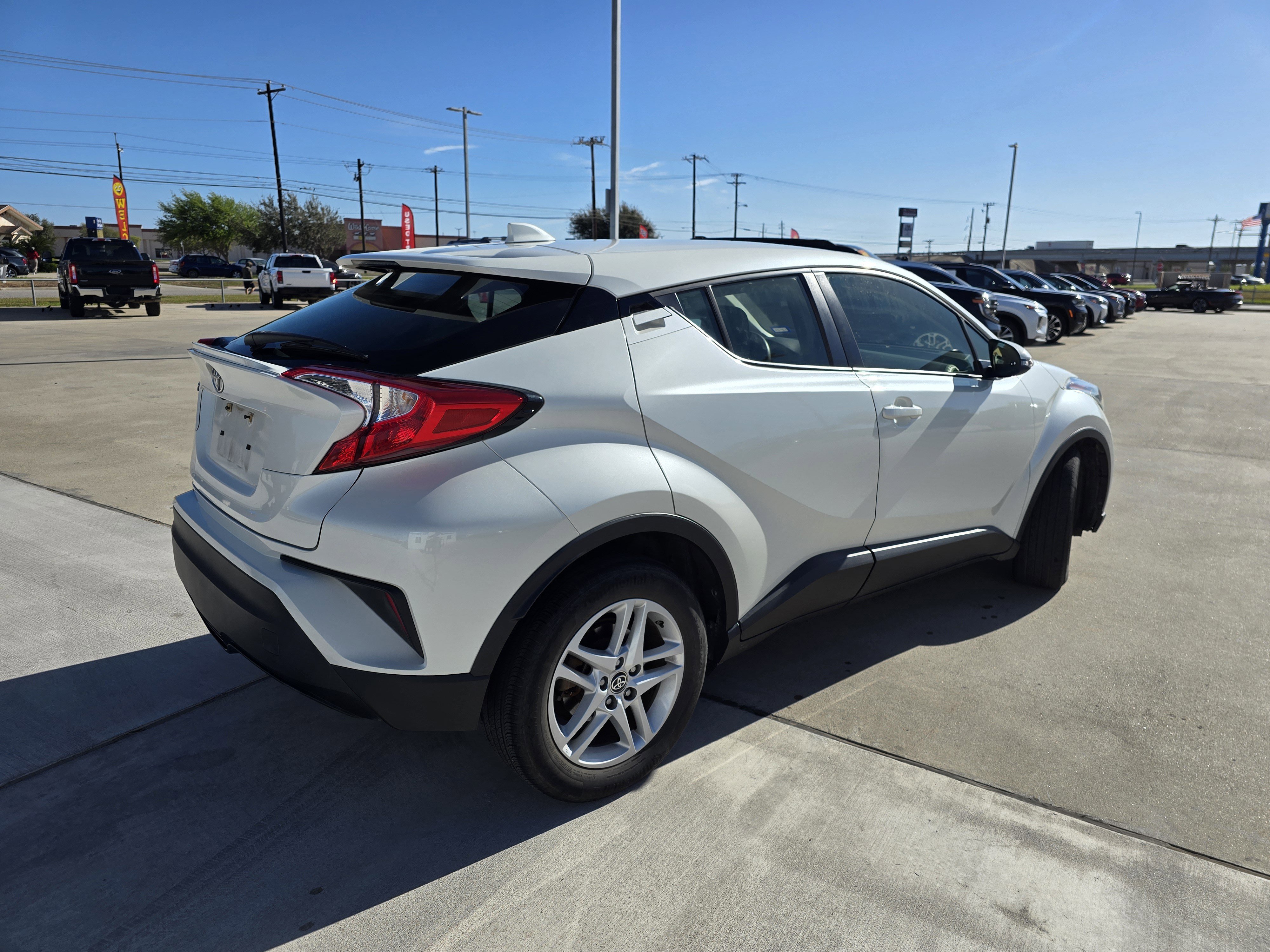 Used 2021 Toyota C-HR LE image 3
