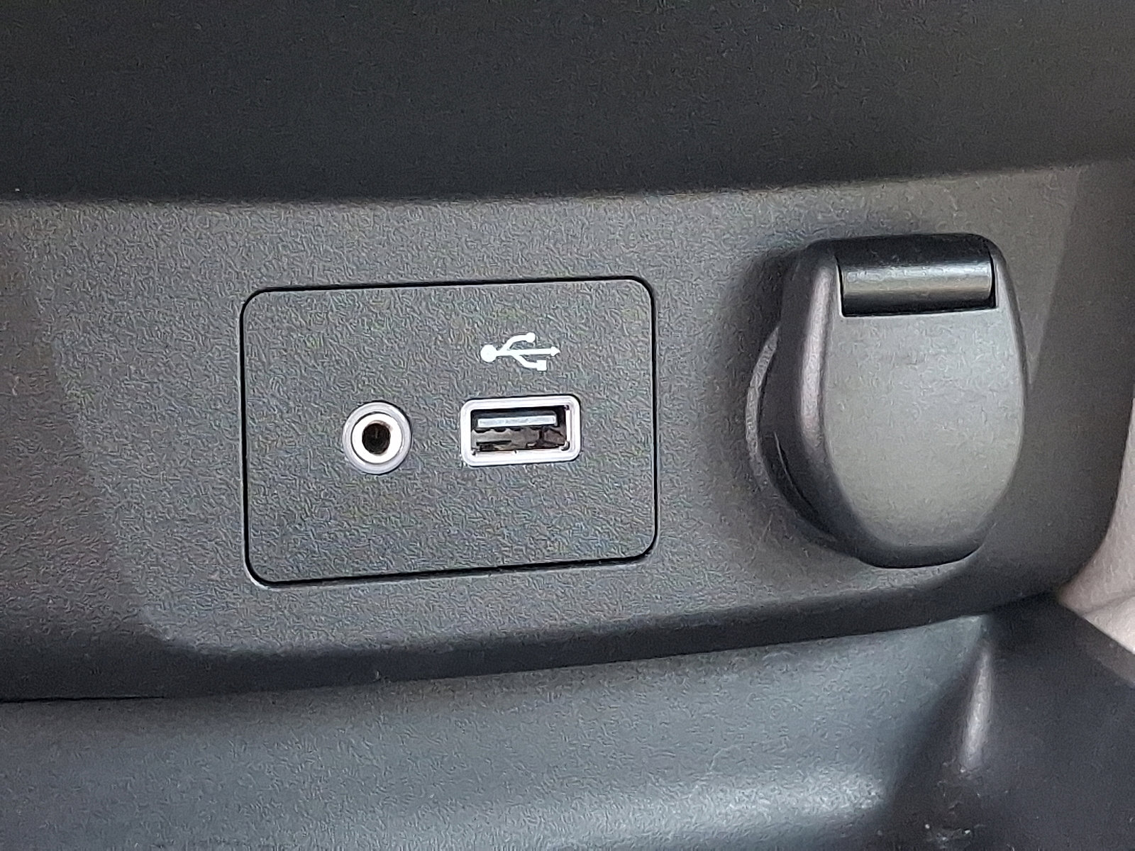 Used 2021 Nissan Rogue Sport SV image 22