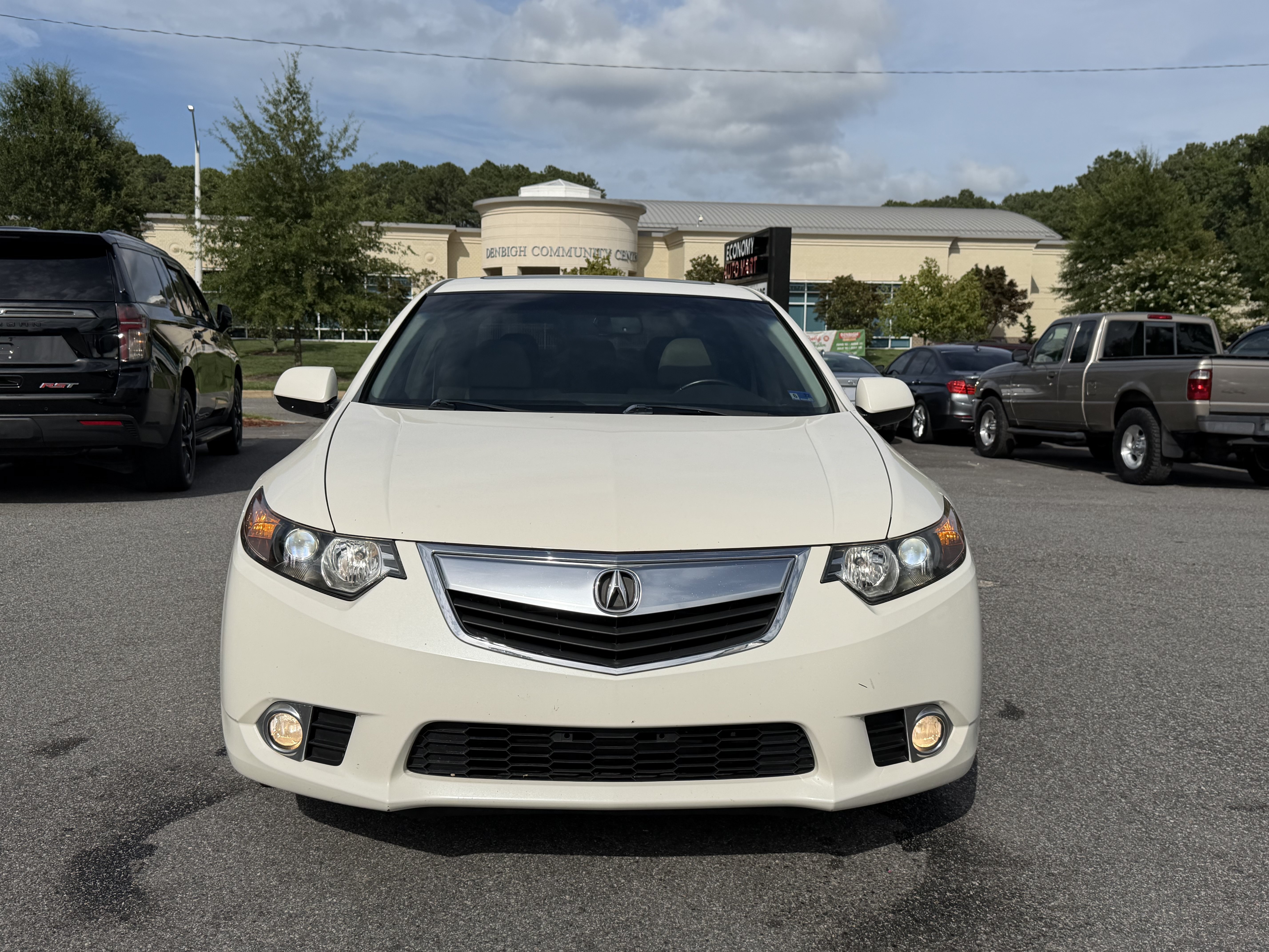 Used 2011 Acura TSX Sedan FWD image 2