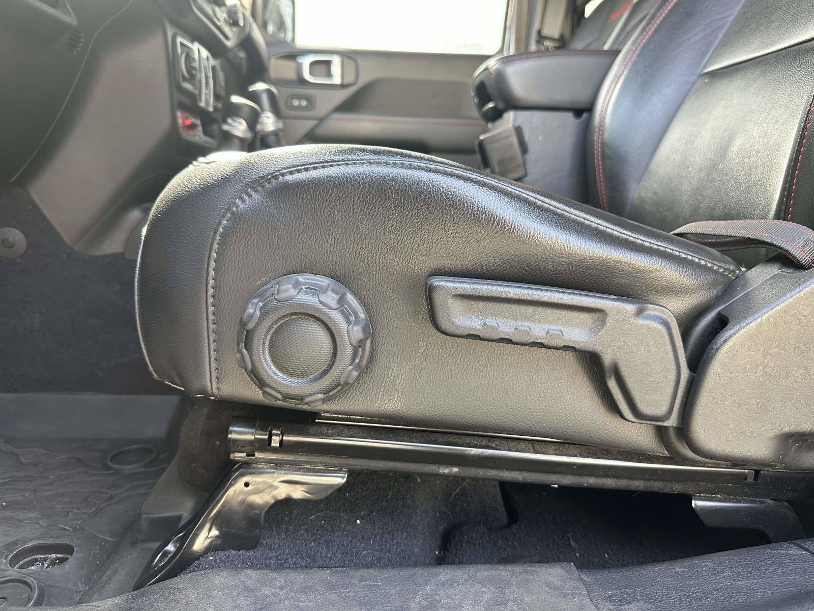 Used 2021 Jeep Gladiator Rubicon AWD/4WD image 14