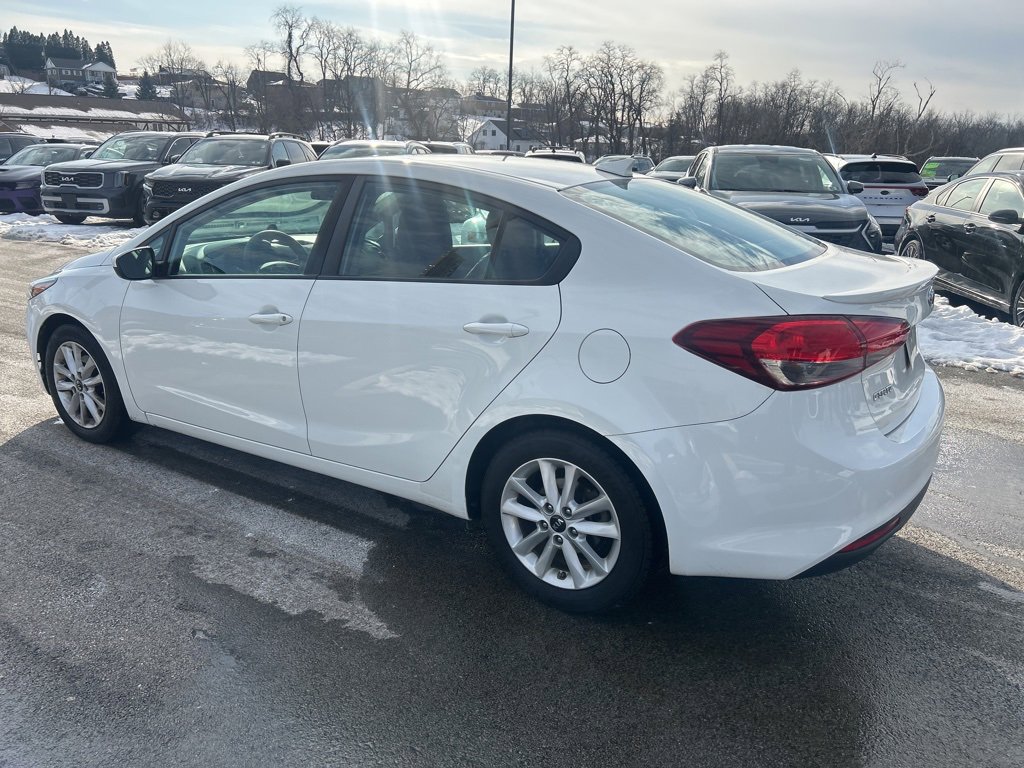 Used 2017 Kia Forte S image 4