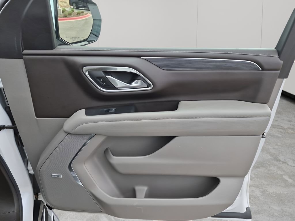 Used 2022 GMC Yukon XL SLT w/ SLT Premium Package image 13