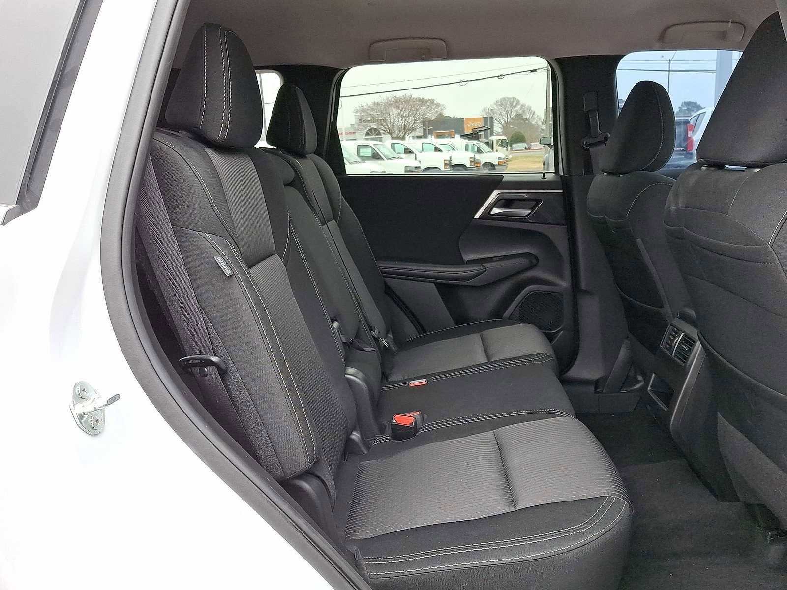 Used 2024 Mitsubishi Outlander ES image 31