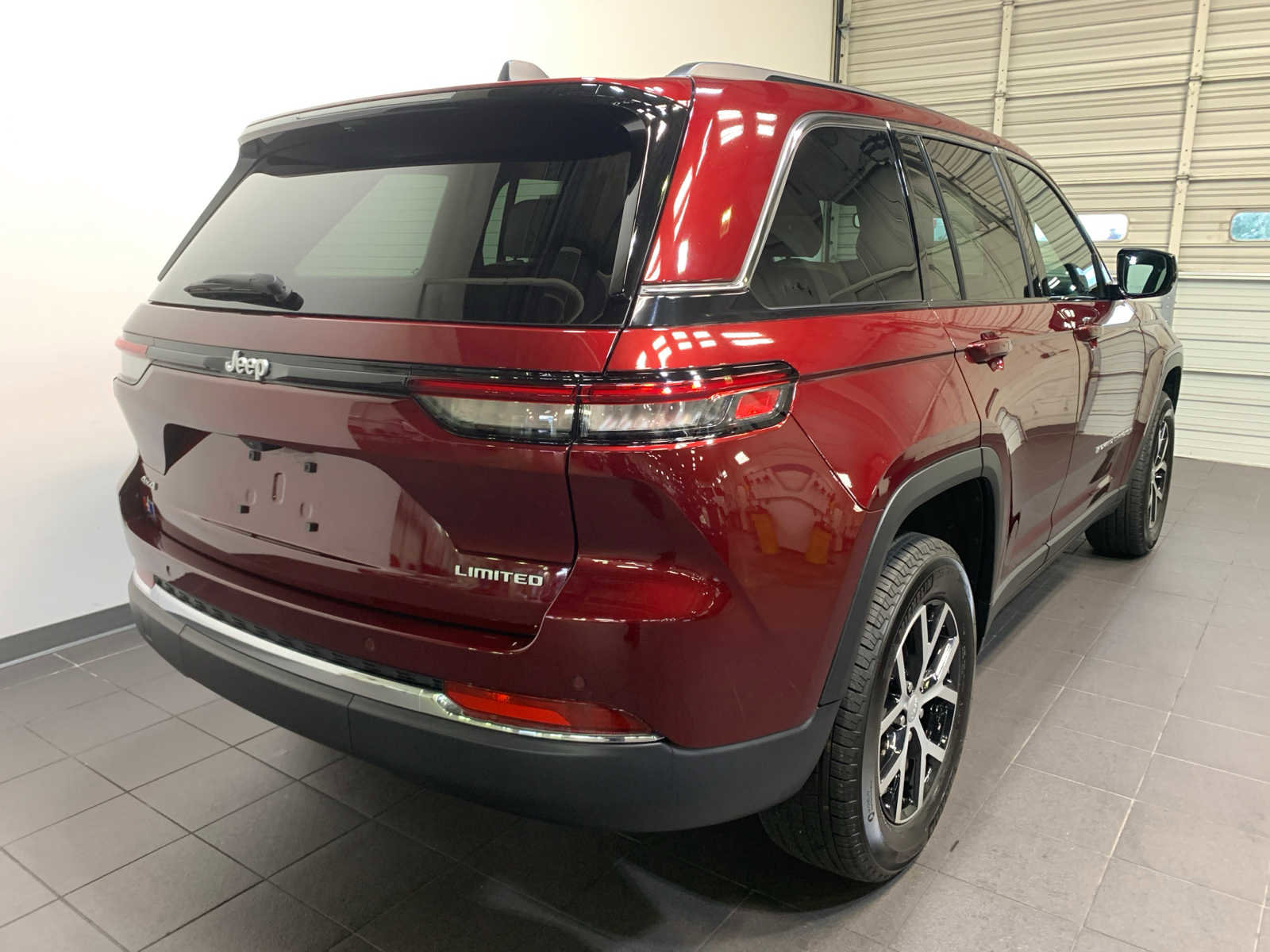 Used 2024 Jeep Grand Cherokee Limited w/ Trailer Tow Package image 3