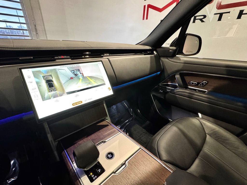 Used 2025 Land Rover Range Rover SE AWD/4WD image 19