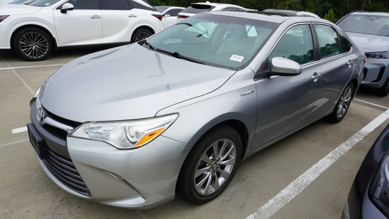 Used 2015 Toyota Camry XLE w/ Moonroof Package FWD image 5