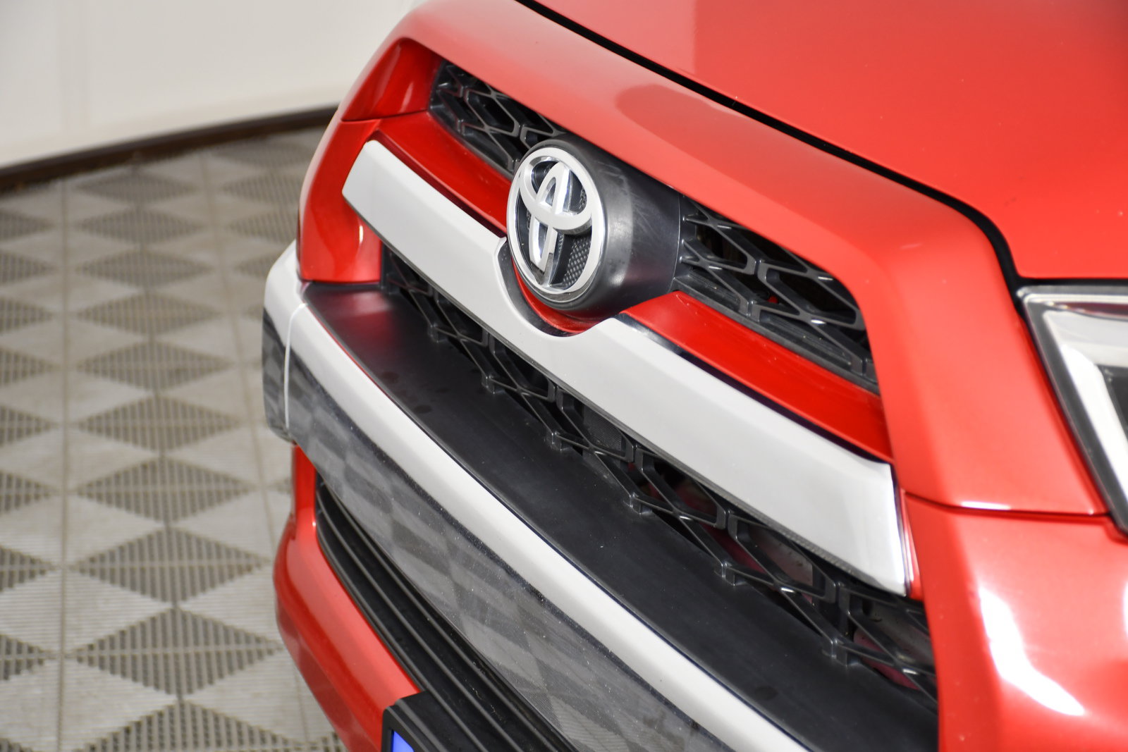 Used 2018 Toyota 4Runner Limited w/ Convenience Package AWD/4WD image 11