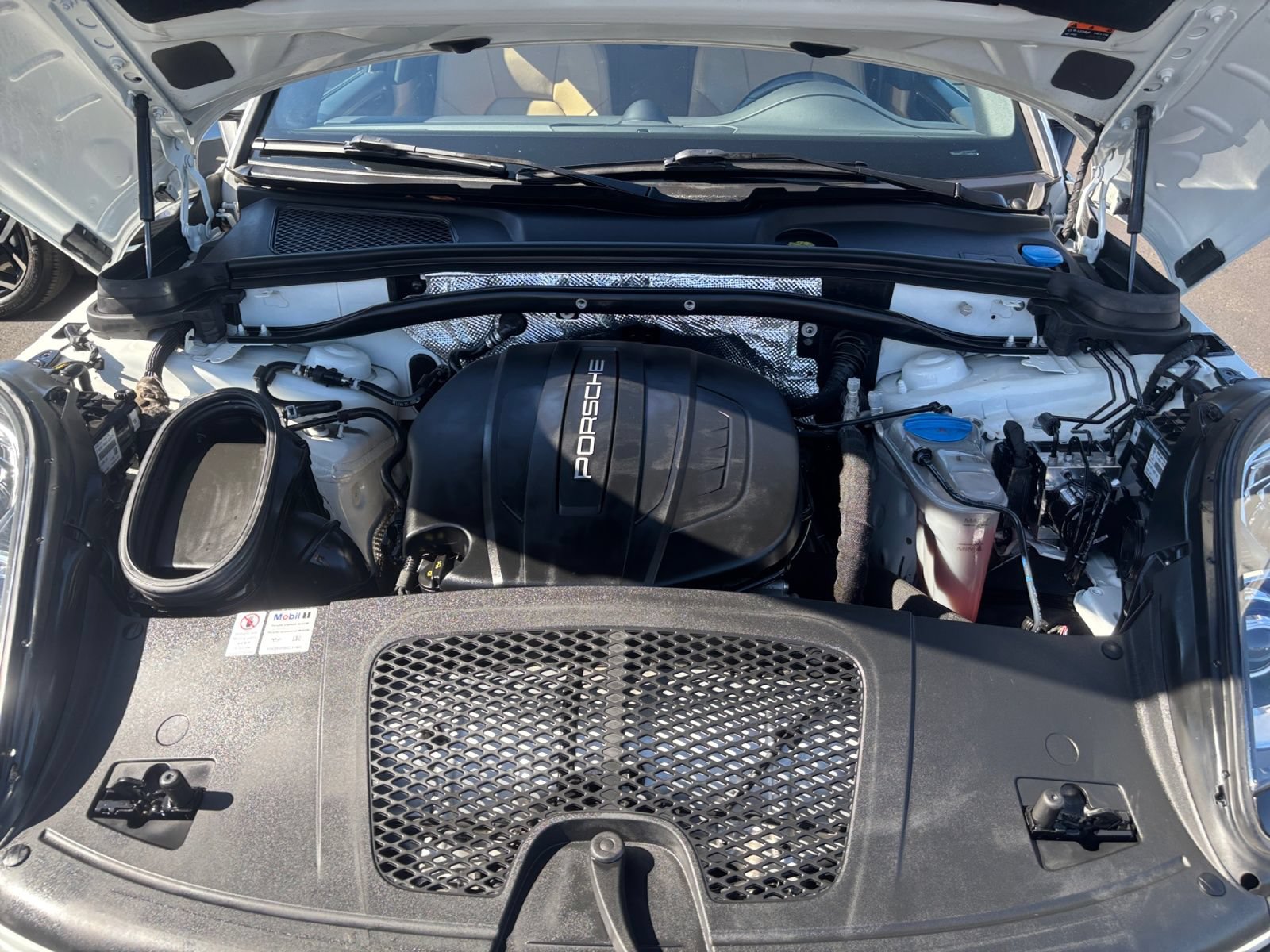 Used 2018 Porsche Macan AWD/4WD image 20