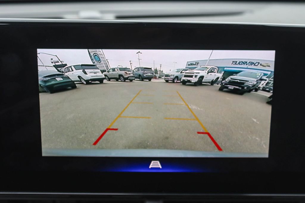 Used 2025 Chevrolet Trax LT w/ LT Convenience Package image 23