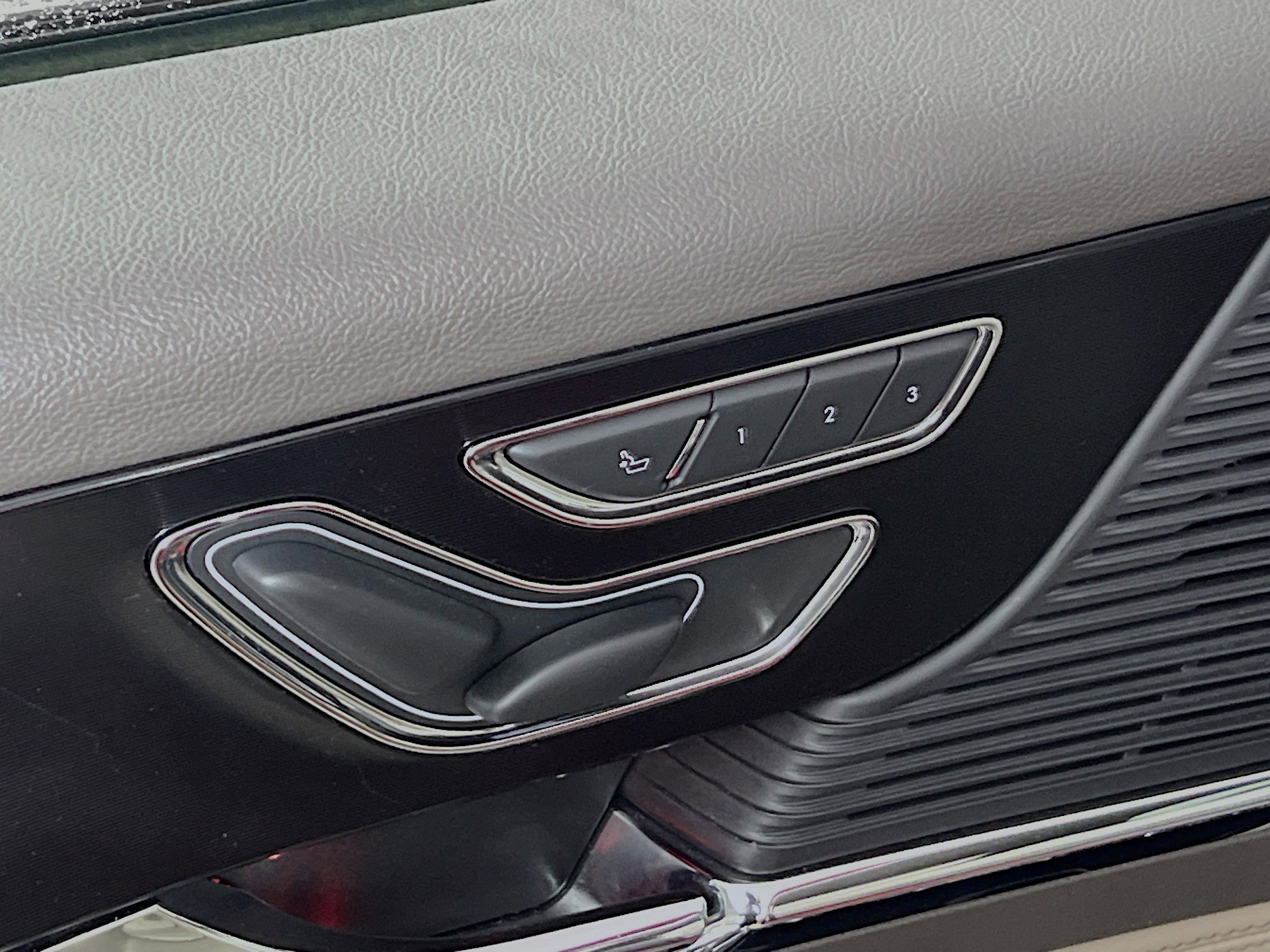 Used 2020 Lincoln Corsair FWD w/ Convenience Package image 16