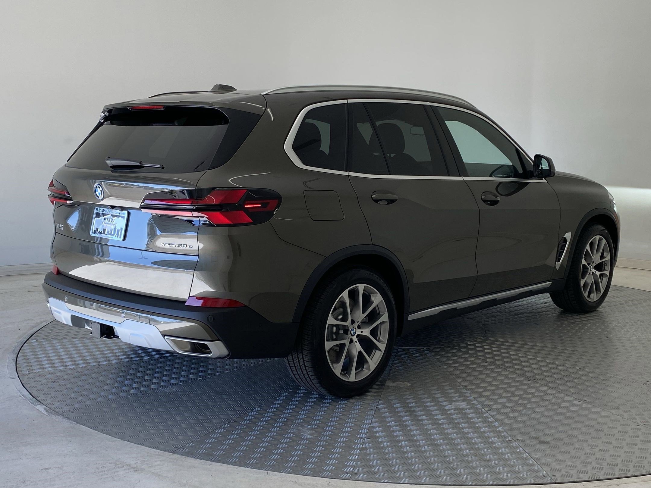 Used 2026 BMW X5 xDrive50e w/ Premium Package image 8