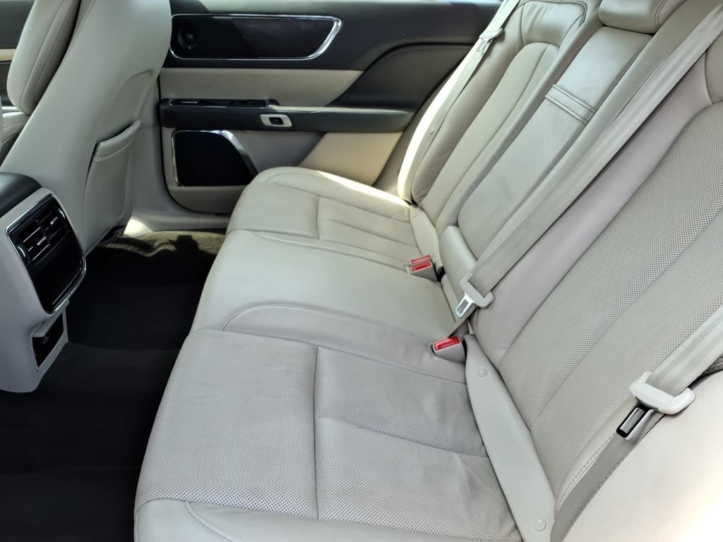 Used 2019 Lincoln Continental Select AWD/4WD image 16