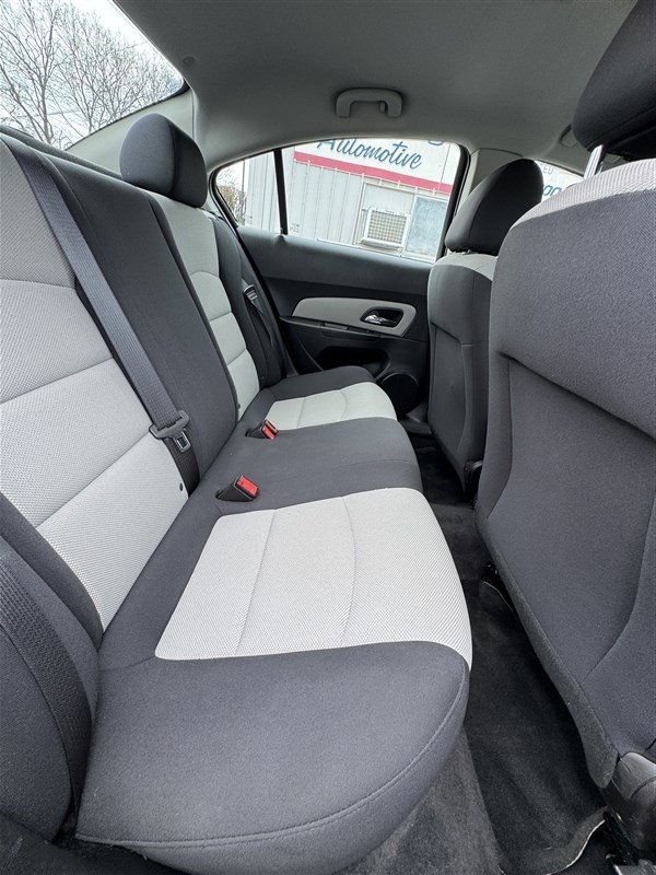 Used 2015 Chevrolet Cruze LS FWD image 13