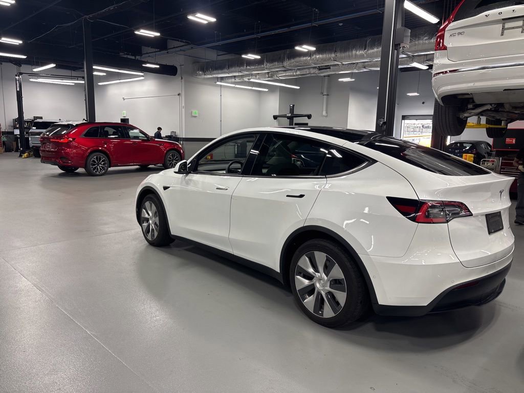 Used 2021 Tesla Model Y Long Range AWD/4WD image 3
