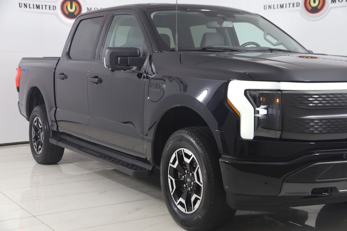 Used 2023 Ford F150 Lightning XLT AWD/4WD image 39