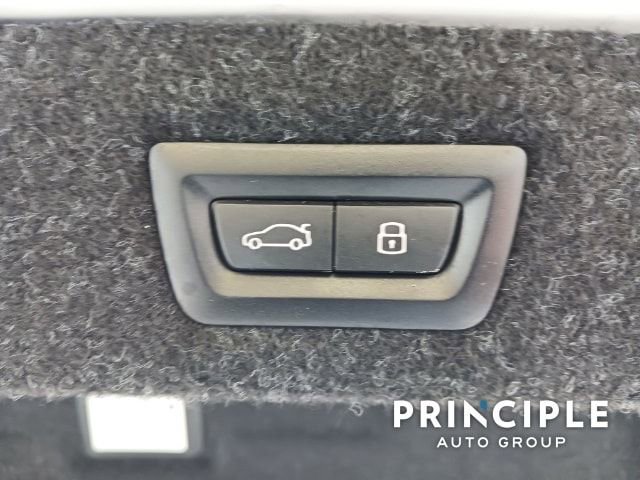 New 2023 BMW 530i w/ Convenience Package image 8