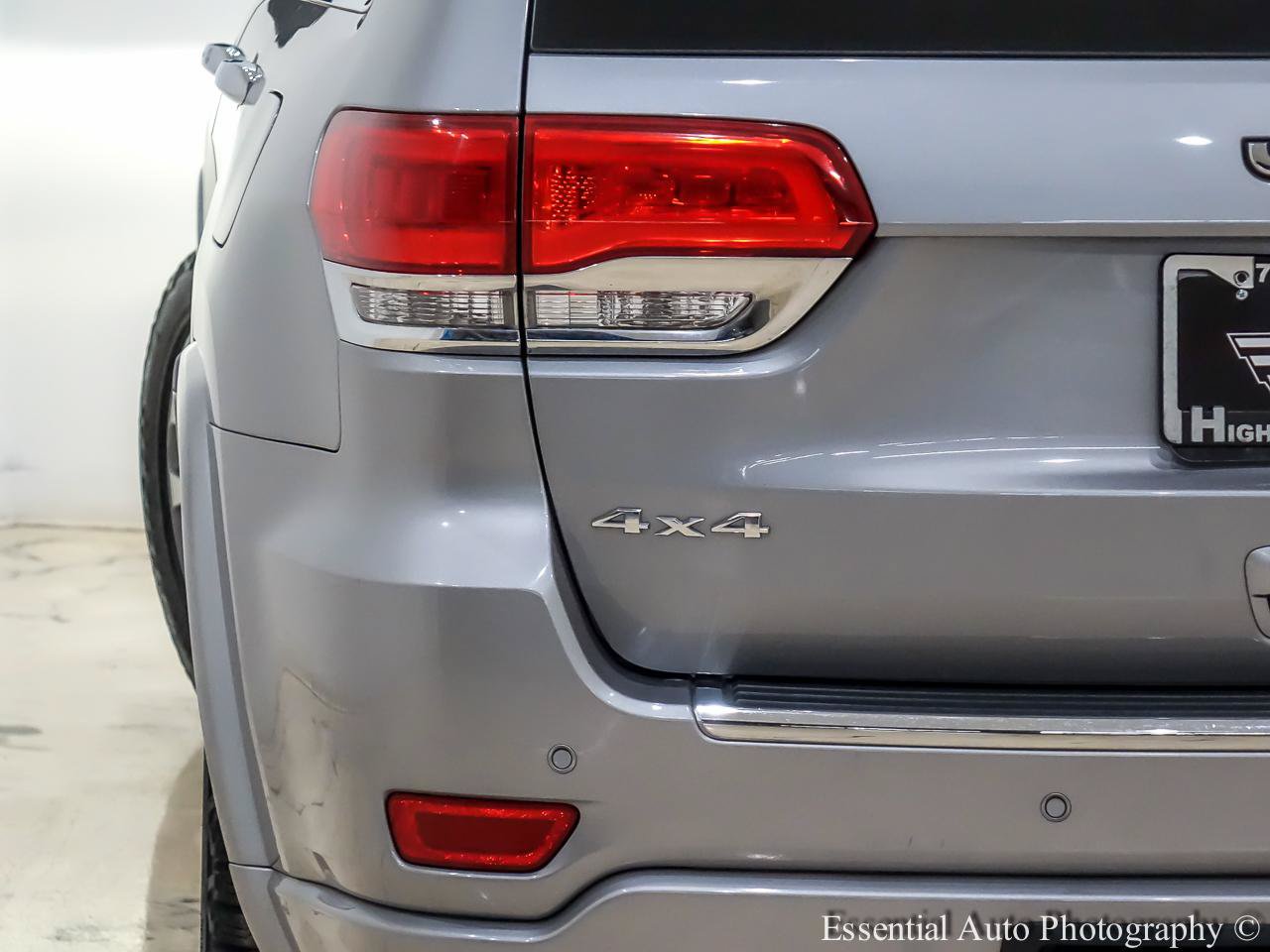 Used 2018 Jeep Grand Cherokee Overland AWD/4WD image 8
