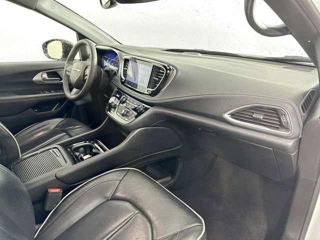 Used 2024 Chrysler Pacifica Premium image 32