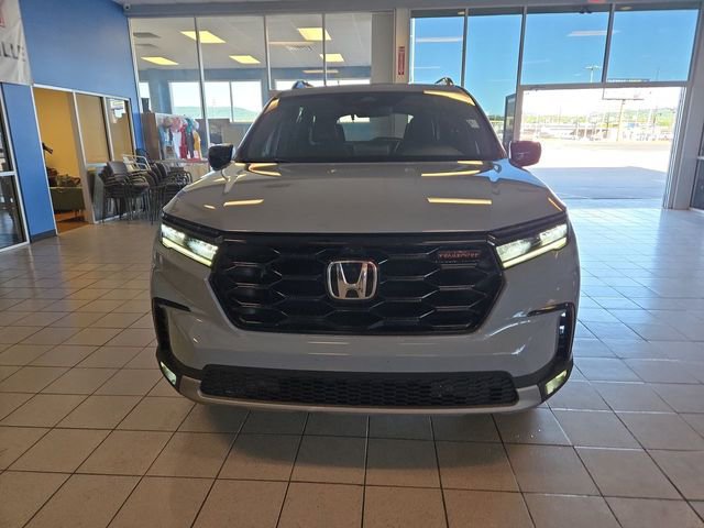 Used 2025 Honda Pilot TrailSport image 3