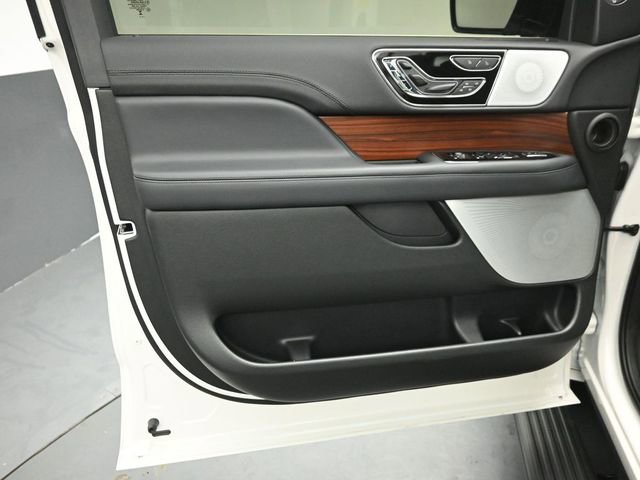 Used 2024 Lincoln Navigator Reserve image 21