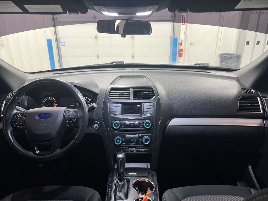 Used 2017 Ford Explorer XLT AWD/4WD image 10
