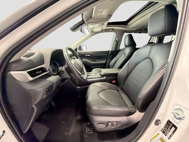 Certified 2025 Toyota Highlander XLE FWD image 17