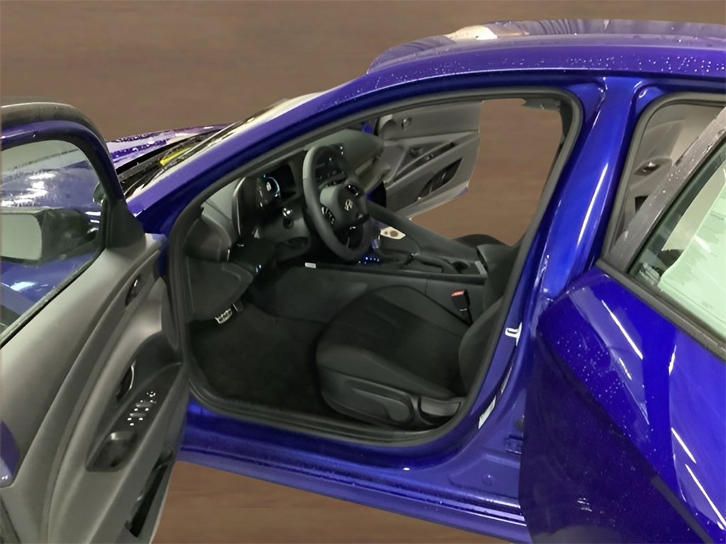 Used 2025 Hyundai Elantra Sport image 10