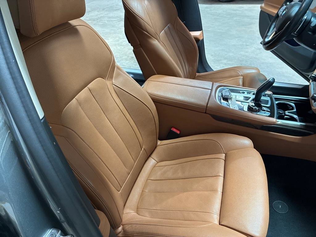 Used 2019 BMW 740i w/ Executive Package RWD image 31