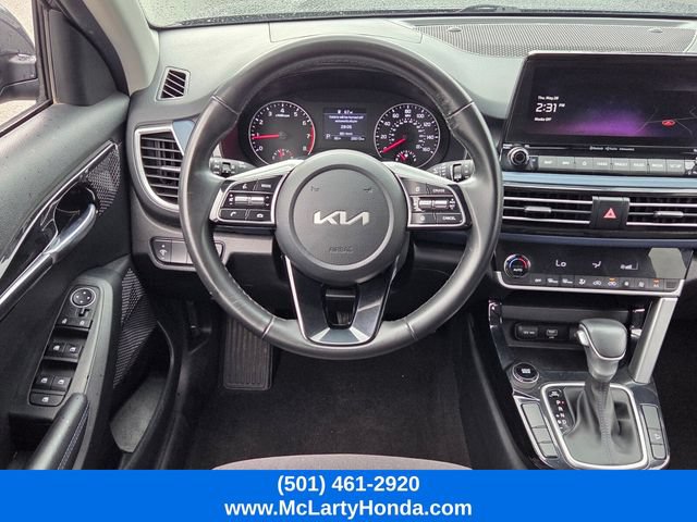 Used 2023 Kia Seltos S w/ Navigation Package FWD image 11